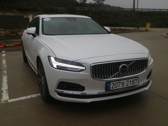 볼보 S90. 이상현 기자